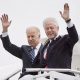 El depravado Bill Clinton (a la derecha) junto al candidato demócrata, Joe Biden.