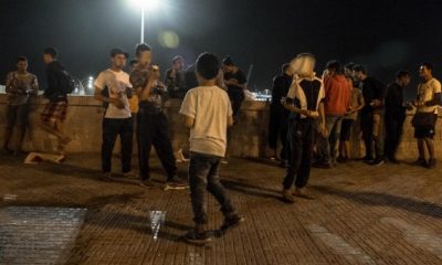 Jóvenes y menores extranjeros en las calles de Melilla.- José Palazón