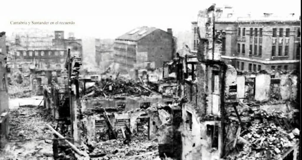En la imagen, el Instituto entre las ruinas del incendio de 1941 de Santander.