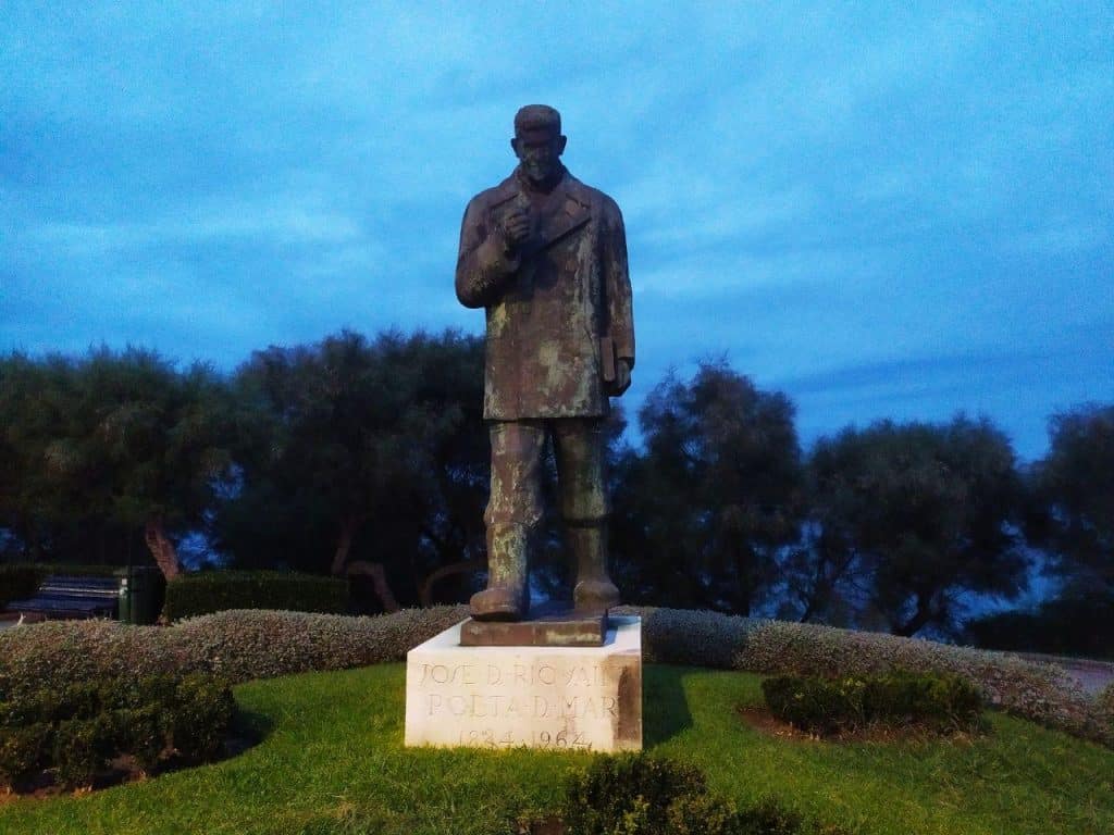 Estatua del poeta “Pick”, que pasó por el Instituto también